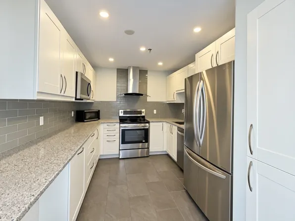 3920 Mystic Valley Pkwy APT 322, Medford, MA 02155