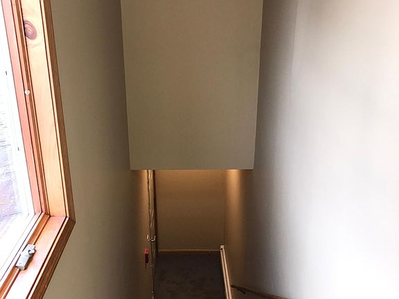 Entrance, looking down to the door.