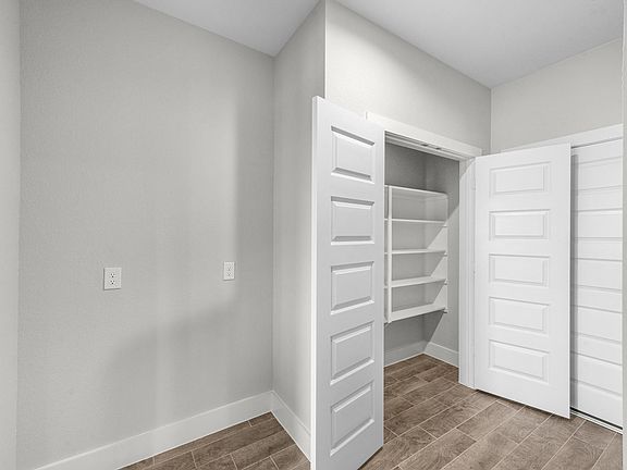 5th image of 3414 Everglade Ln