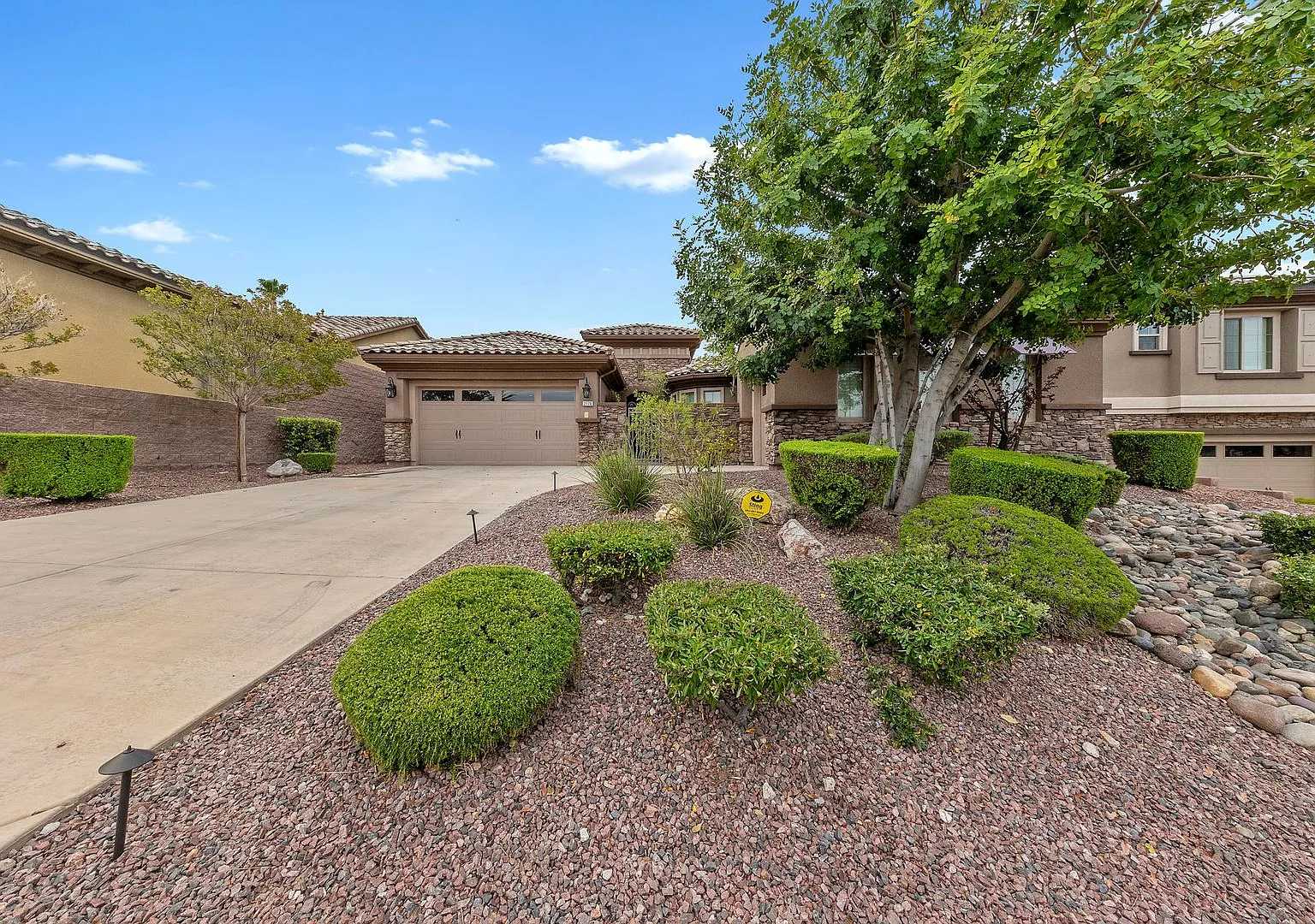 Luxurious Single-Story Estate in Guard-Gated Club at Madeira Canyon with Stunning Designer Finish... — Photo 2