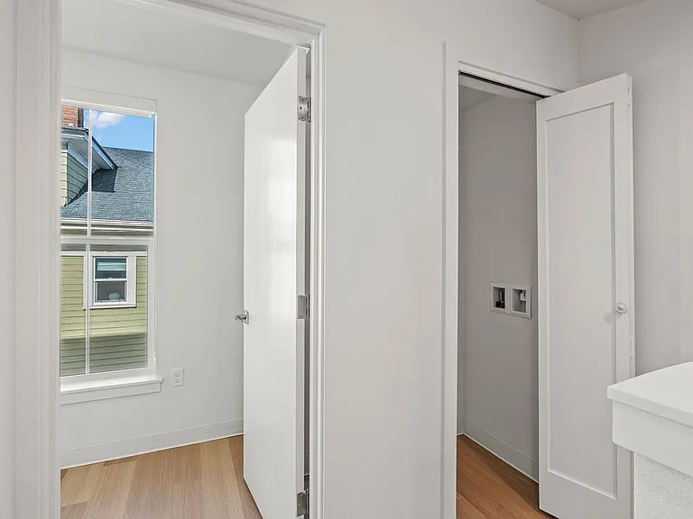 2175 SE Stark St — Photo 10