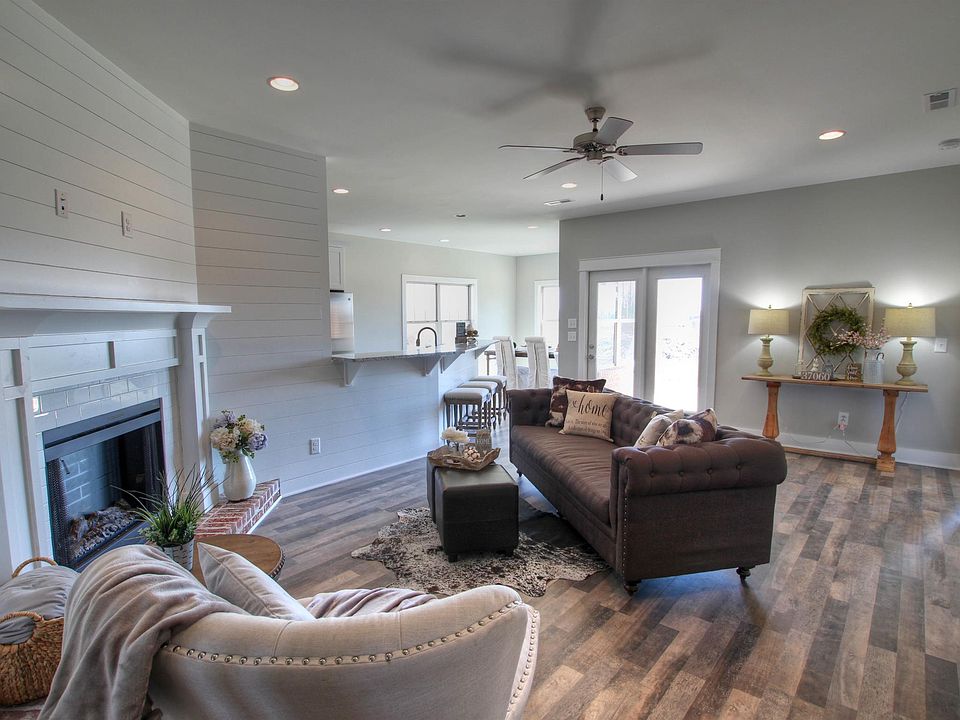 1st image of 609 Eagleview Dr #17