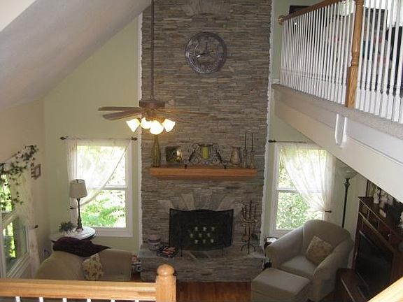 2 STORY STACKED STONE FP
