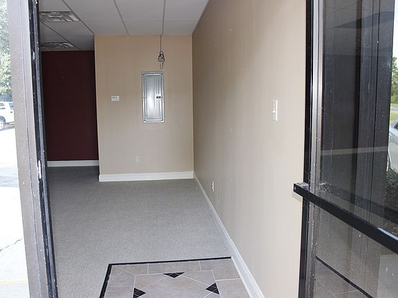 3rd image of 10555 Lake Forest