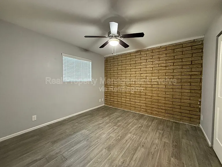 908 W 2nd St #6 — Photo 11
