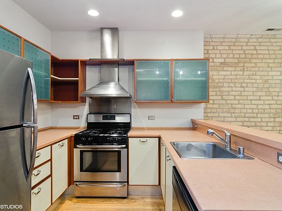 2nd image of 6449 N Seeley Ave APT 1B