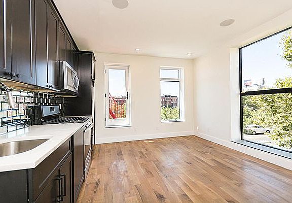 2nd image of 459 E 135th St APT 1B