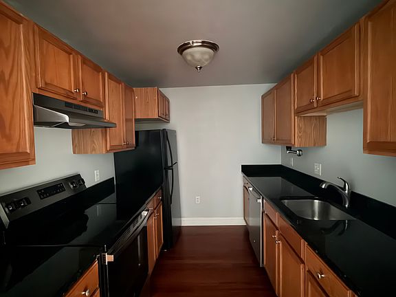 5th image of 59 Ponemah Hill Rd APT 2-208