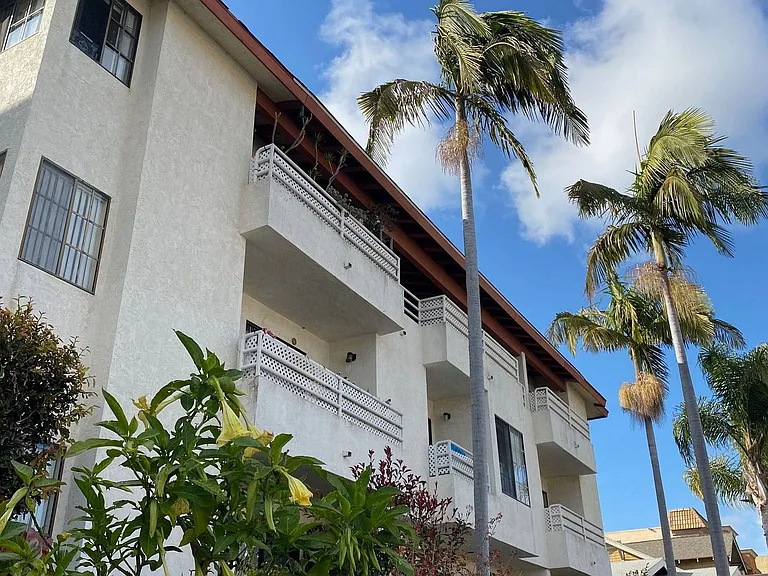 Hillcrest Palms Apartments — Photo 11