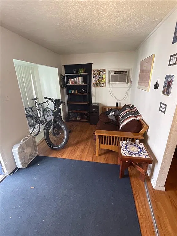 1011 W 23rd St — Photo 4