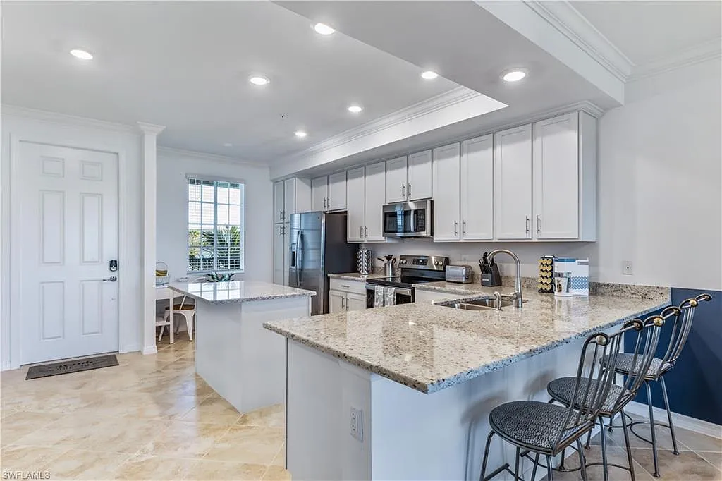 2 bed, 2.0 bath, 1170 sqft, $6,000 — Photo 3