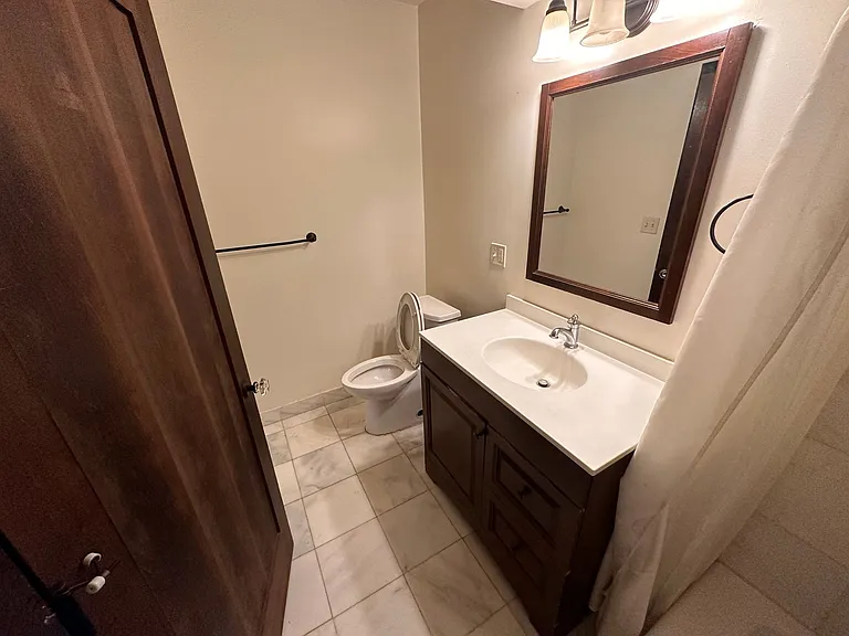 Ebert Apartments — Photo 15