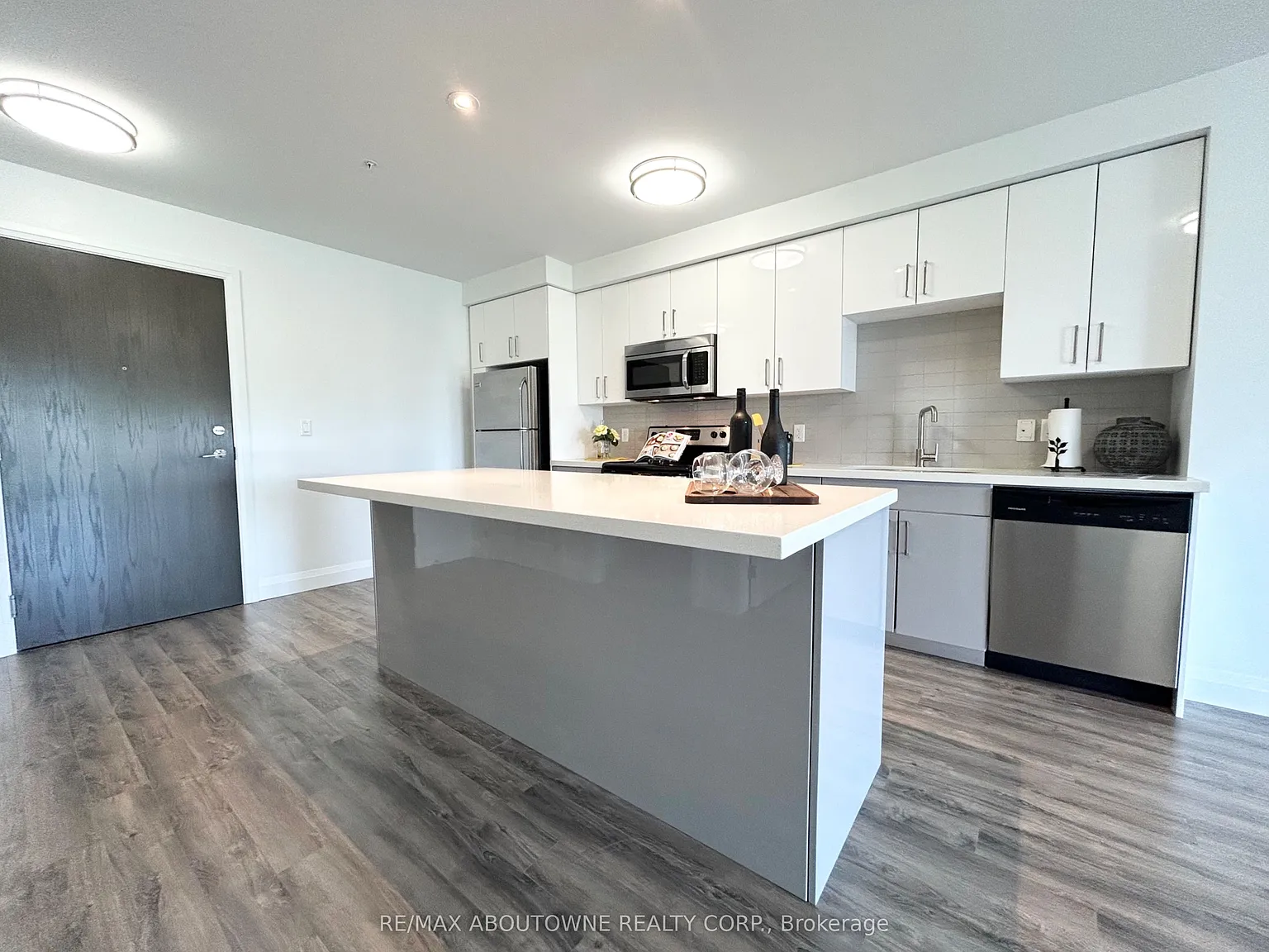 2 bed, $2,445 — Photo 4