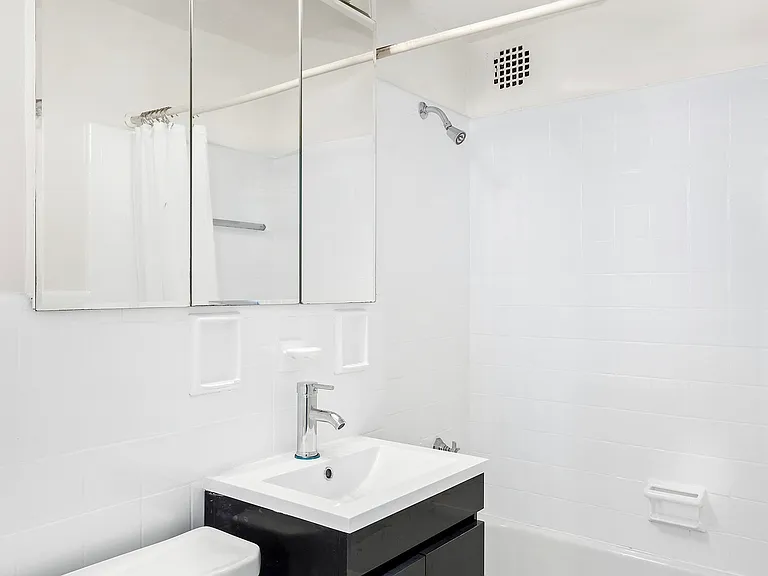 110 E 36th St #8F — Photo 5