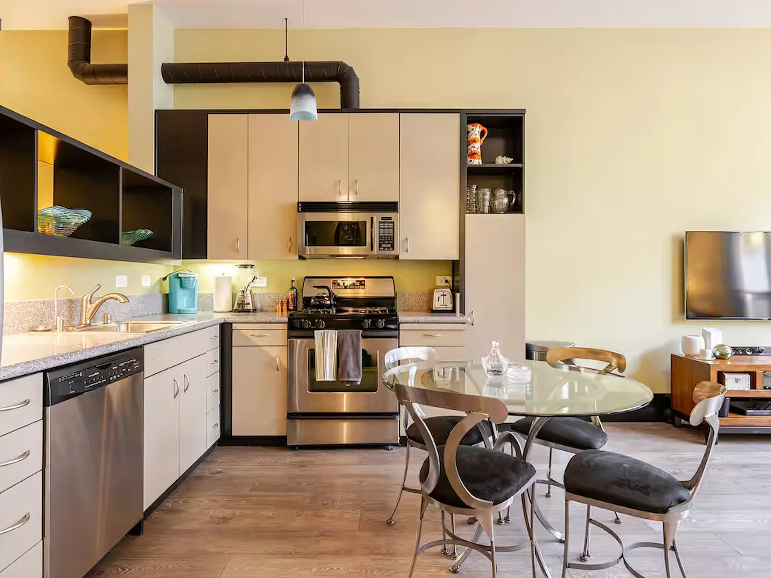 334 Santana Row — Photo 2