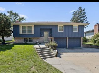 10305 W St, Omaha, NE 68127