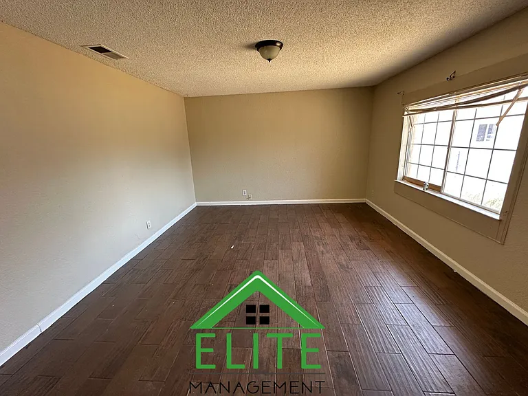 3614 Cypress St — Photo 8