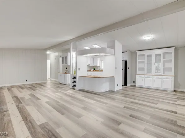 5572 Tres Piedras Rd, Las Vegas, NV 89122