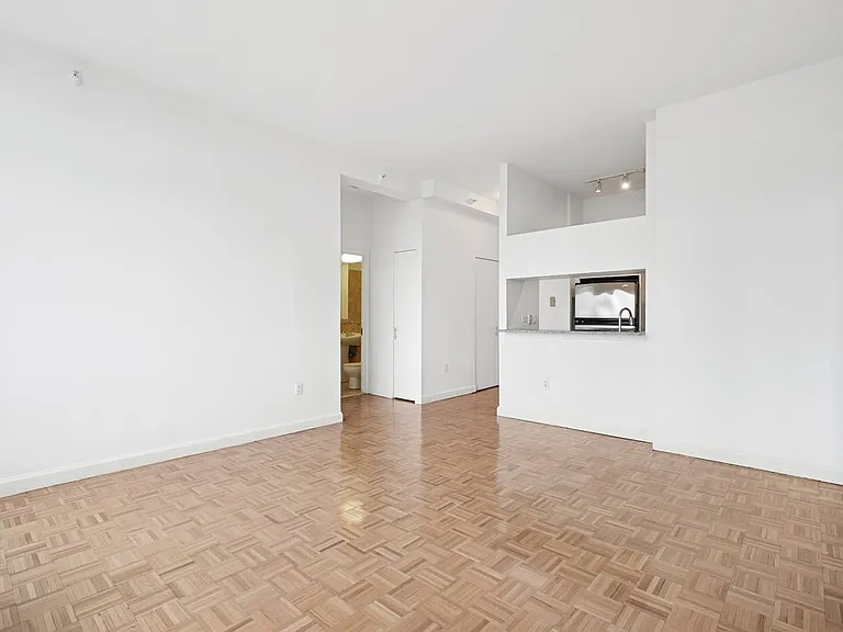 360 W 43rd St #S23A — Photo 4