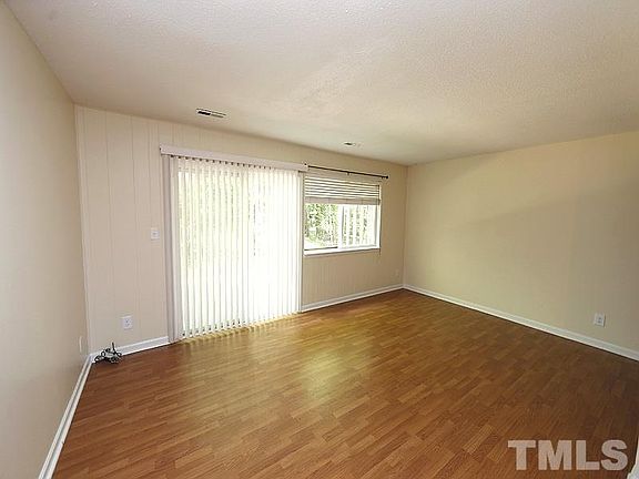5th image of 220 Elizabeth St APT A13