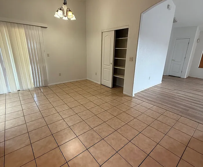 2429 E Calle Joya De Ventura — Photo 5