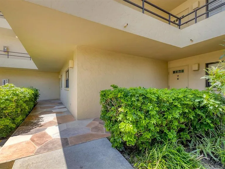 8776 Midnight Pass Rd #C107 — Photo 32