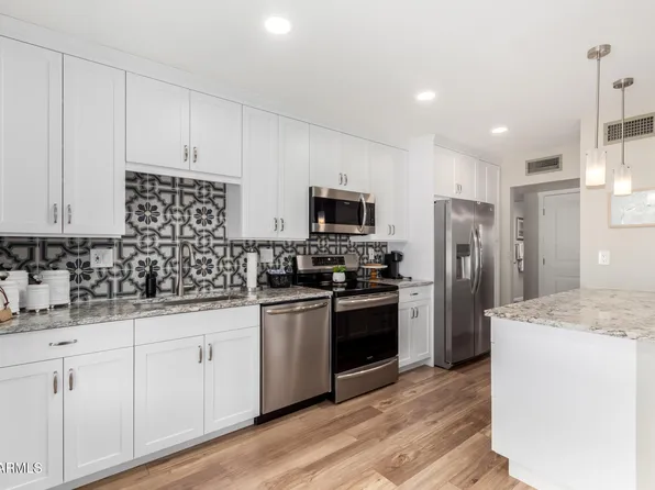 17822 N Del Webb Boulevard, Sun City, AZ 85373