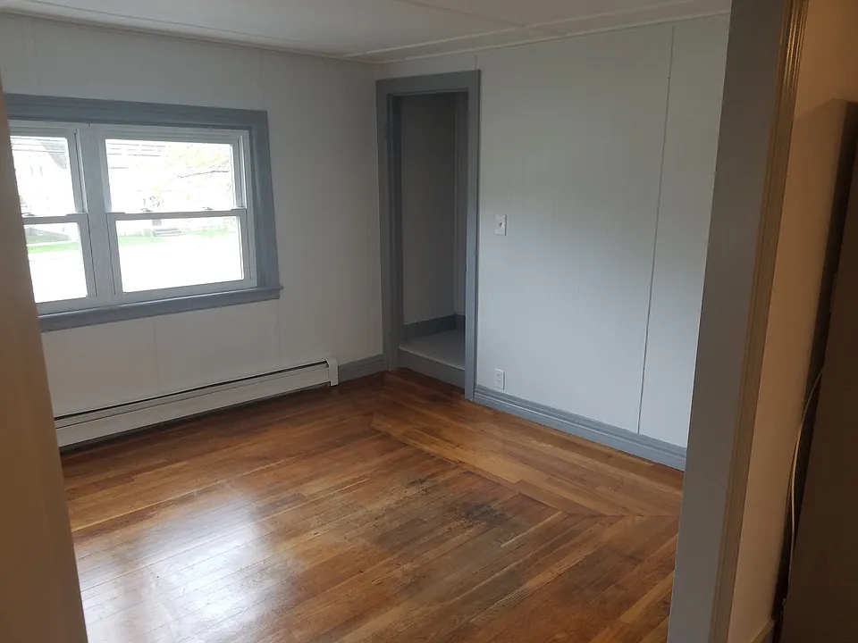 469 N Main St