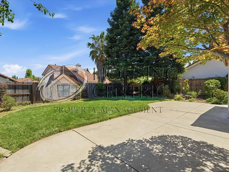 108 Pembury Way — Photo 36