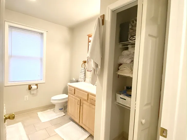 958 Ash St — Photo 7
