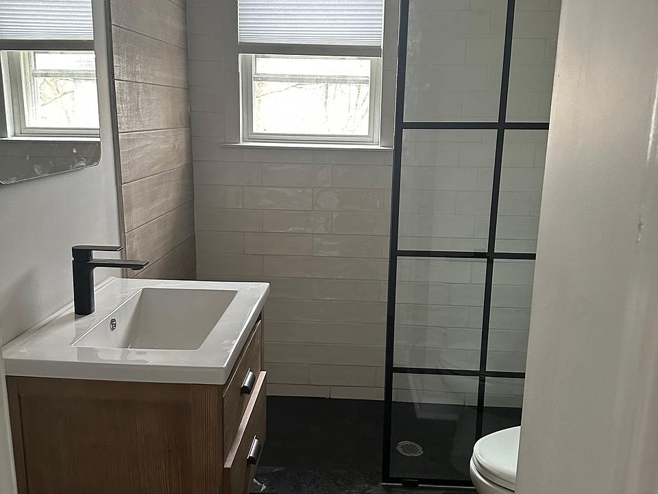 1st image of 28 Sheridan Pl #27
