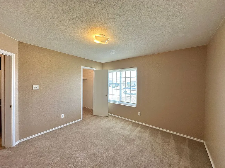 4404 Waterside Dr — Photo 28