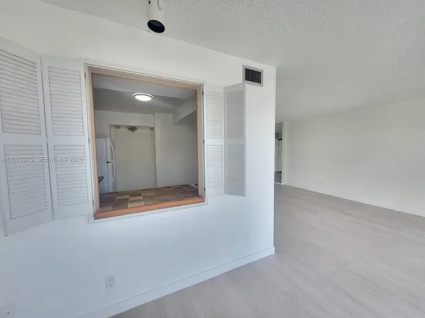 501 Three Islands Blvd APT 204, Hallandale, FL 33009