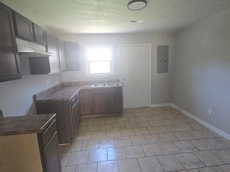 916 N Monroe Ave #4 — Photo 6