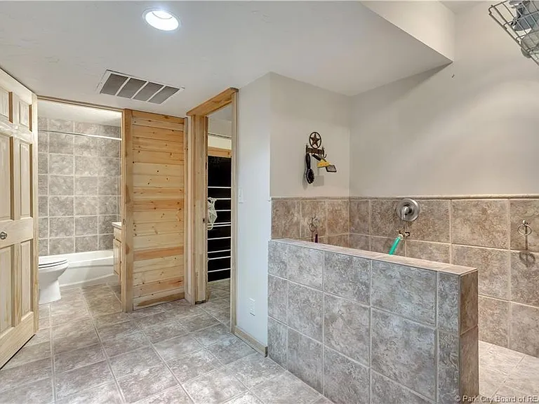 430 Parkview Dr — Photo 14