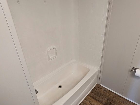 3rd image of 214 Turner St