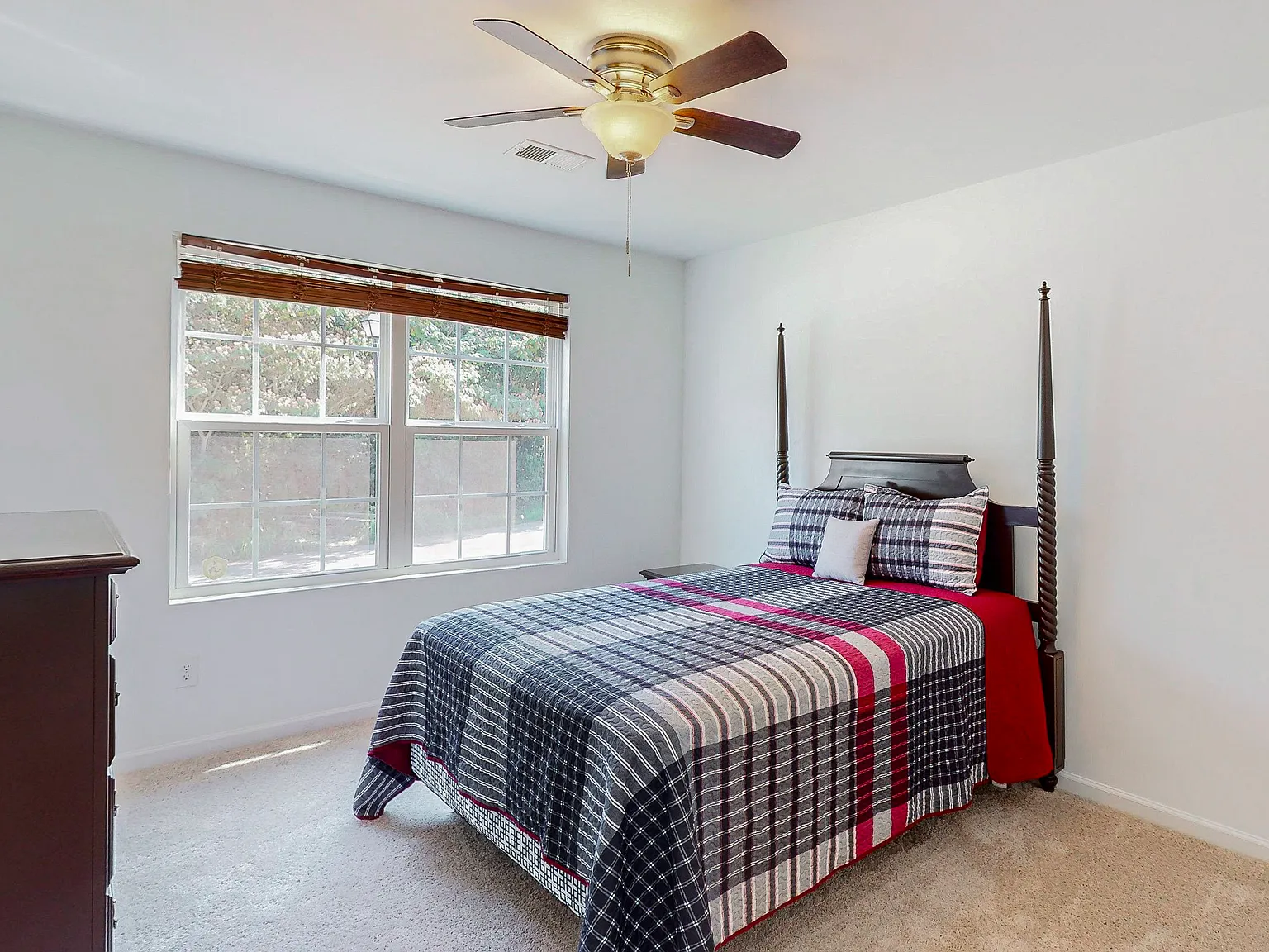 4 bed, 3.0 bath, 1866 sqft, $793 — Photo 2