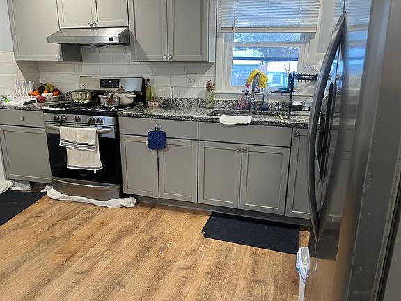 5th image of 674 Varnum Ave #1