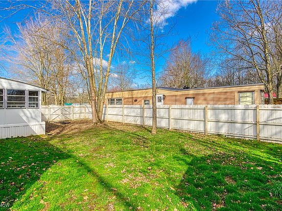 3rd image of 12307 Honeylocust Ln