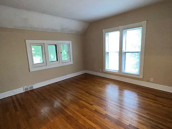 5th image of 623 Cherry St SE APT 4