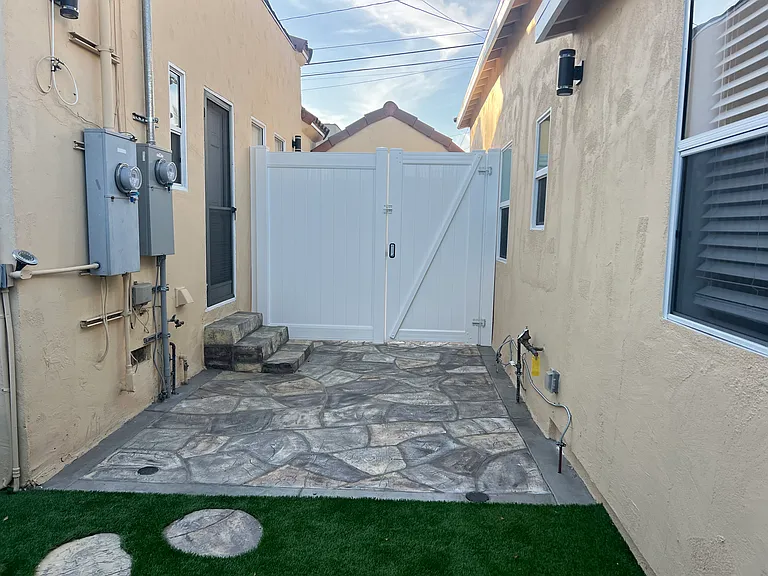 1444 Alvira St — Photo 10