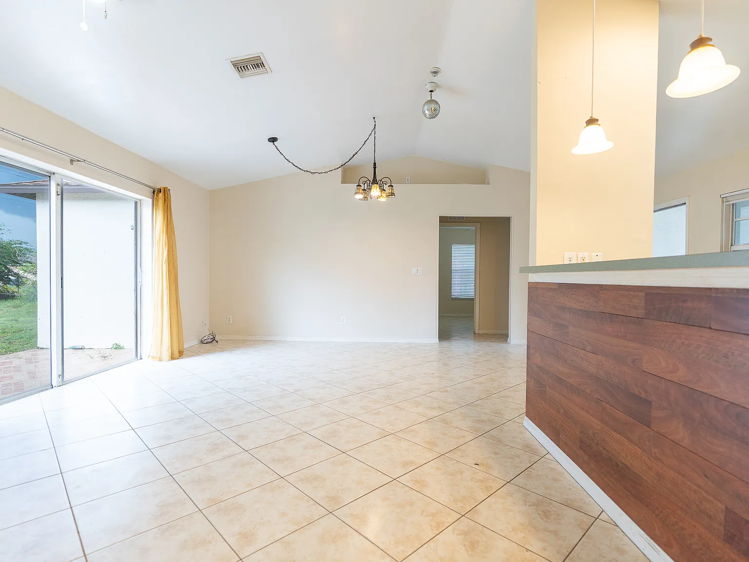 4 bed, 1415 sqft, $2,000 — Photo 3