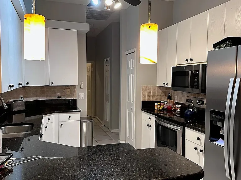 1011 Grove Dr — Photo 15