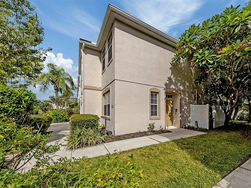 3 bed, 2.5 bath, 1657 sqft, $2,950 — Photo 3