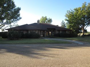 1102 4th St, Plains, TX 79355