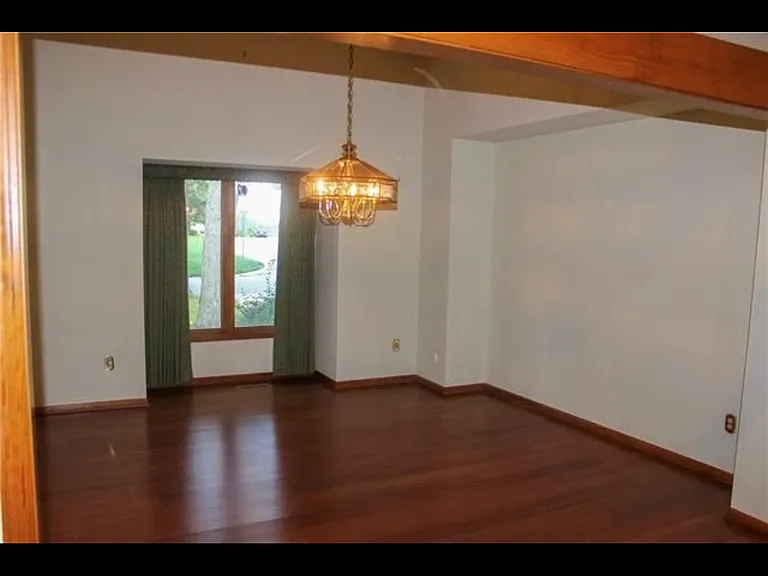 307 S Park Dr — Photo 32