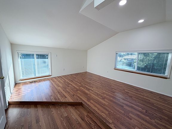 4th image of 15318 NE 7th Pl