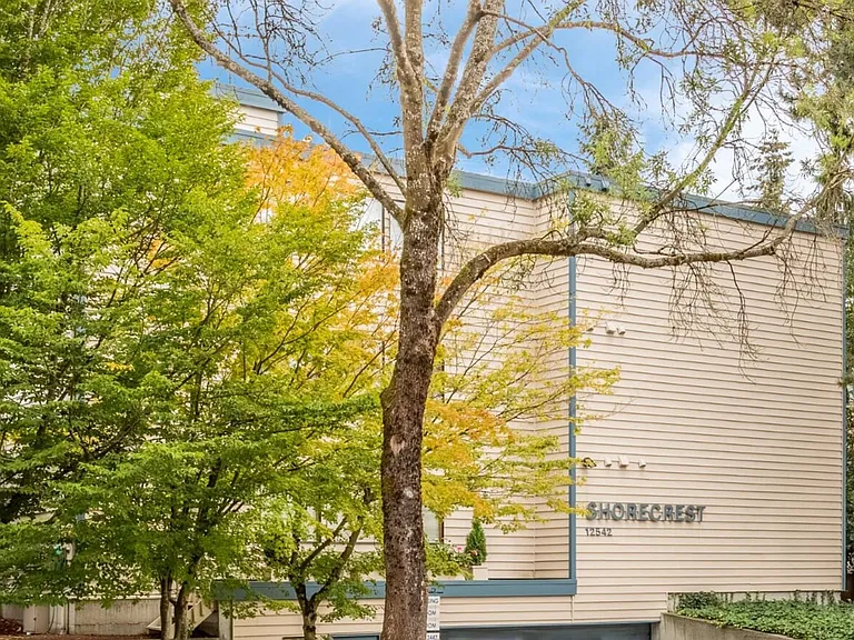 Shorecrest Apartments — Photo 8