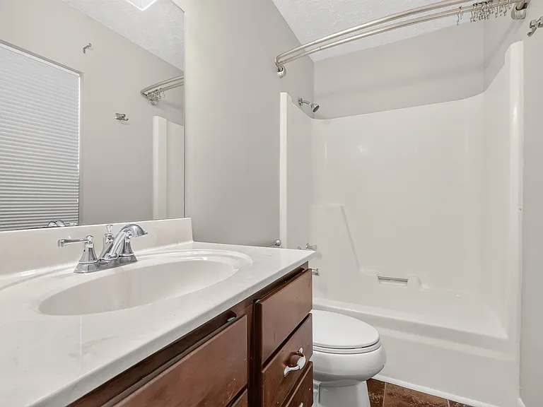 2504 Angelyn Dr — Photo 28