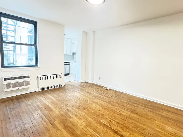 205 2nd Ave #2D — Photo 4